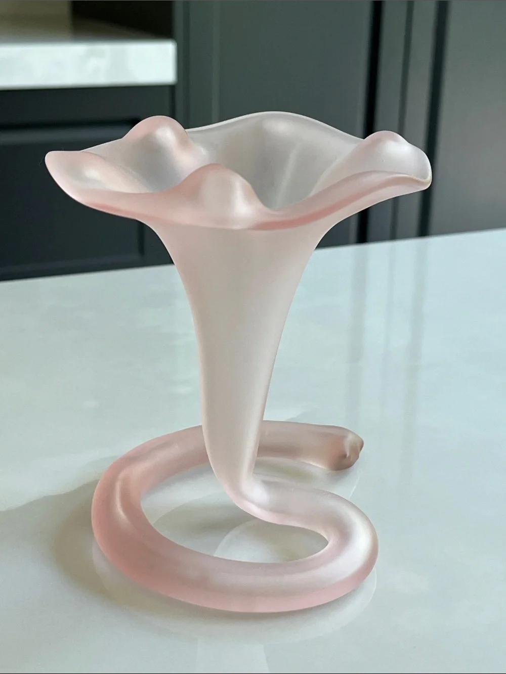 Stiver Italy Frosted Pink Lily Vase. Italian Matte Frosted Glass Vase. 1970. - Picture 3 of 8